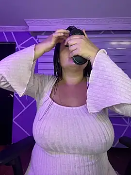 Snapshot of MiiaaJoness chatting on October 17, 2:53 pm MiiaaJoness online show from October 17, 2:53 pm