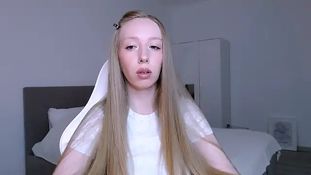 Luna insniity online show from February 11, 9:05 pm