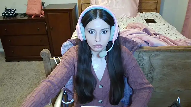 alisonfields online show from December 1, 1:36 pm