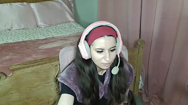 alisonfields online show from February 13, 1:07 am