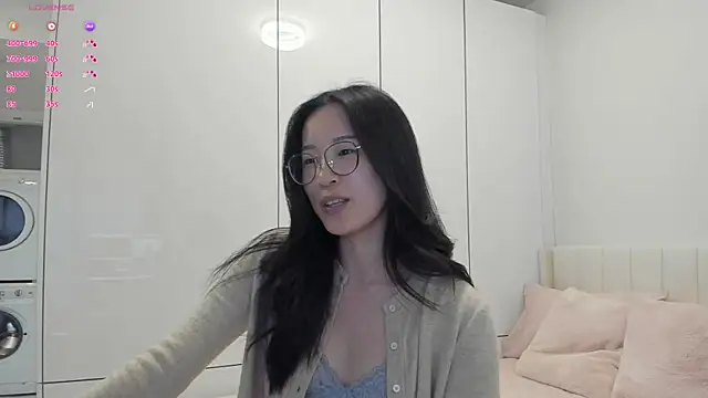 Snapshot of secretgirlfriendxo chatting on October 10, 1:10 am secretgirlfriendxo online show from October 10, 1:10 am