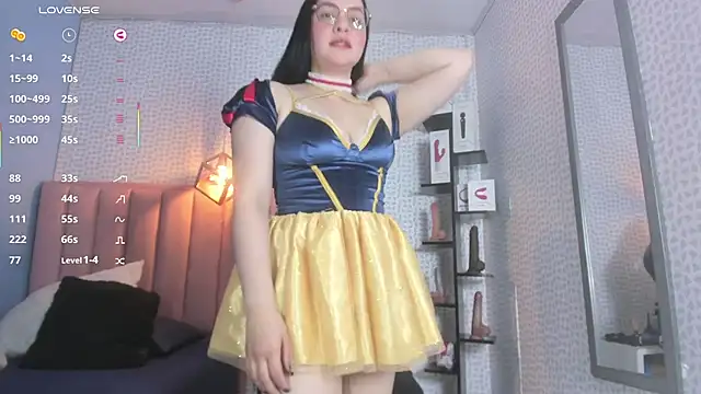 Snapshot of megancero chatting on October 31, 1:26 pm megancero online show from October 31, 1:26 pm