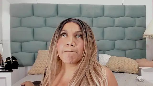 MiaMancini online show from October 19, 1:07 am