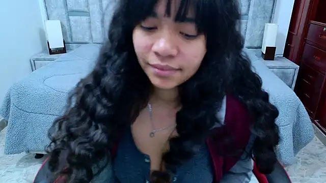 laureentt  online show from February 17, 3:39 am