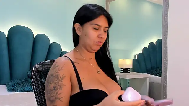 sharlott18 online show from October 25, 1:41 pm