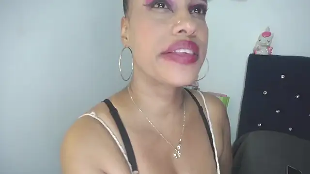 pamela guzmaan online show from September 20, 9:13 pm