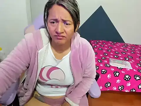 Snapshot of daleska_ayala_1 chatting on November 1, 4:00 pm daleska ayala 1 online show from November 1, 4:00 pm