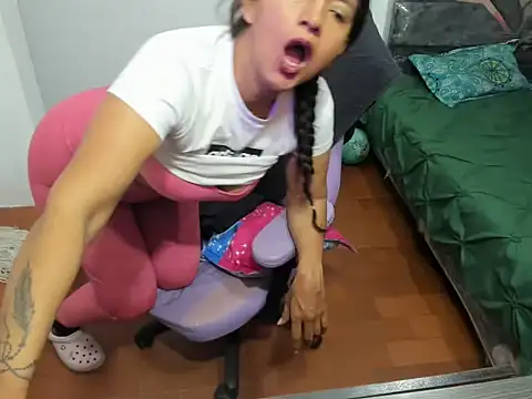 Snapshot of daleska_ayala_1 chatting on September 17, 11:14 pm daleska ayala 1 online show from September 17, 11:14 pm