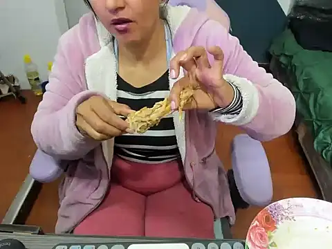 Snapshot of daleska_ayala_1 chatting on September 24, 8:41 pm daleska ayala 1 online show from September 24, 8:41 pm