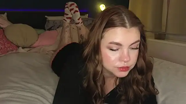 VictoriaLaFleur online show from December 17, 9:30 pm