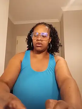 bustylisa1983 online show from June 12, 5:59 am