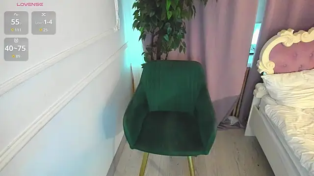 Snapshot of Lily_Marlin chatting on October 19, 5:42 am Lily Marlin online show from October 19, 5:42 am