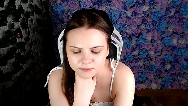 IxxiLiana online show from September 12, 6:14 am