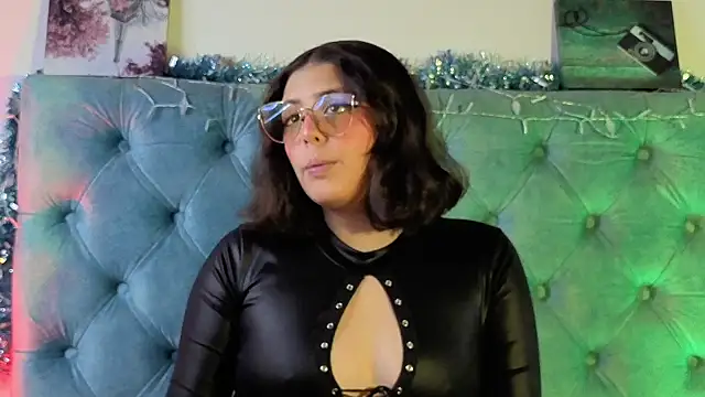 Paola Lyon  online show from December 5, 5:47 pm