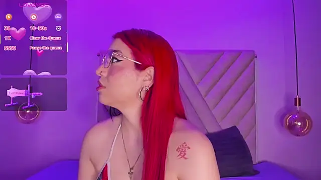 EmmaSwift  online show from October 3, 1:11 am