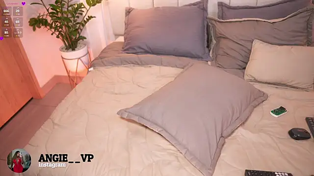 Snapshot of nicoletth18 chatting on October 25, 11:29 am nicoletth18 online show from October 25, 11:29 am