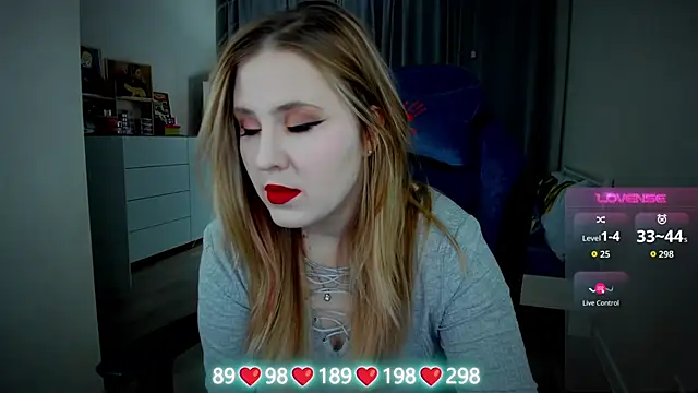 Snapshot of Olivia_Munk chatting on October 30, 4:59 am Olivia Munk online show from October 30, 4:59 am