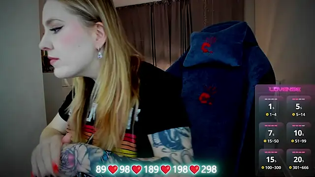 Snapshot of Olivia_Munk chatting on October 22, 4:50 am Olivia Munk online show from October 22, 4:50 am