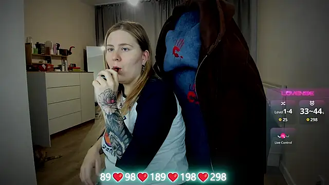 Snapshot of Olivia_Munk chatting on September 19, 6:12 am Olivia Munk online show from September 19, 6:12 am