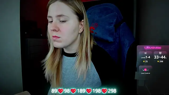 Snapshot of Olivia_Munk chatting on November 1, 5:22 am Olivia Munk online show from November 1, 5:22 am