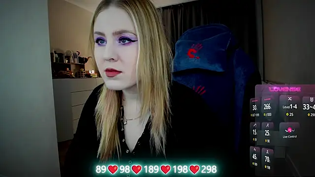 Snapshot of Olivia_Munk chatting on October 28, 4:40 am Olivia Munk online show from October 28, 4:40 am