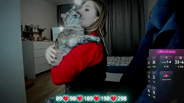 Snapshot of Olivia_Munk chatting on October 3, 7:24 am Olivia Munk online show from October 3, 7:24 am