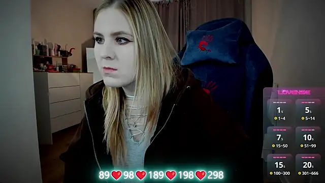 Snapshot of Olivia_Munk chatting on September 24, 4:44 am Olivia Munk online show from September 24, 4:44 am