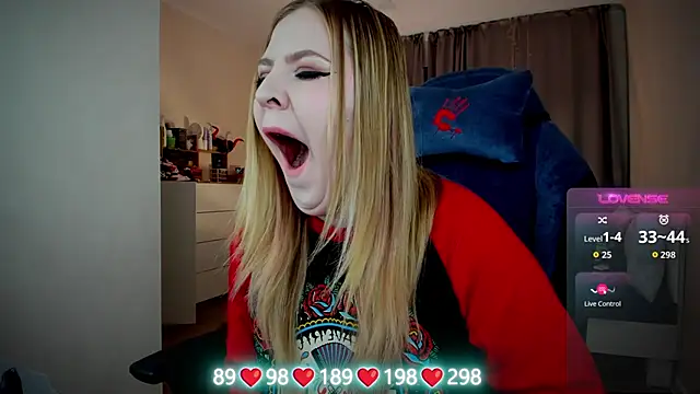 Snapshot of Olivia_Munk chatting on October 23, 4:51 am Olivia Munk online show from October 23, 4:51 am