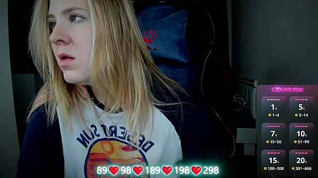 Snapshot of Olivia_Munk chatting on October 1, 7:13 am Olivia Munk online show from October 1, 7:13 am