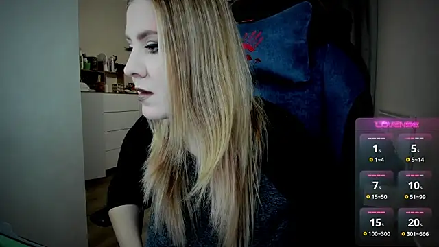 Snapshot of Olivia_Munk chatting on October 9, 5:22 am Olivia Munk online show from October 9, 5:22 am