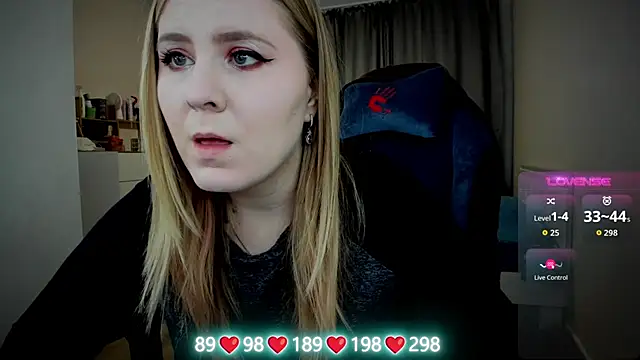 Snapshot of Olivia_Munk chatting on October 8, 5:12 am Olivia Munk online show from October 8, 5:12 am