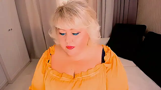Snapshot of BIGTITSBBW chatting on September 12, 4:13 am BIGTITSBBW online show from September 12, 4:13 am