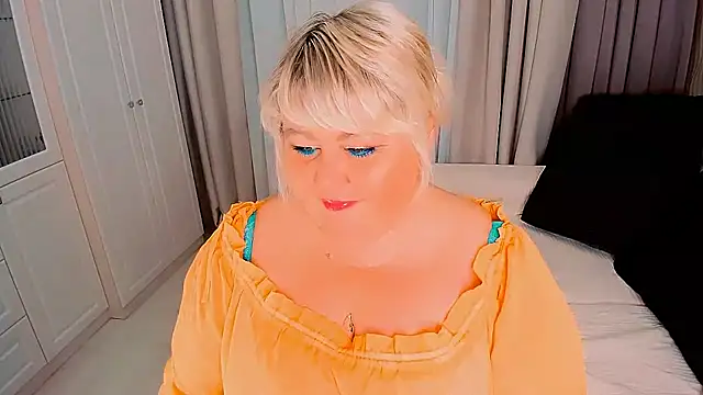 Snapshot of BIGTITSBBW chatting on September 9, 5:24 pm BIGTITSBBW online show from September 9, 5:24 pm