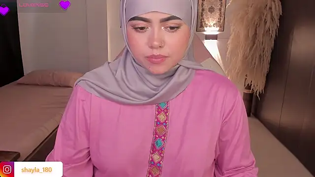 shayla 18 online show from December 1, 9:39 pm