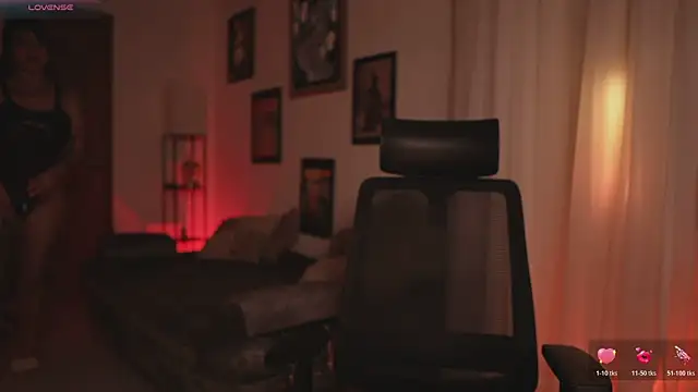 HannahW  online show from March 24, 11:21 pm