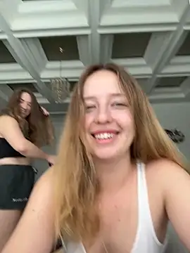 Snapshot of Nura_n_Sarah chatting on October 26, 4:08 am Nura n Sarah online show from October 26, 4:08 am