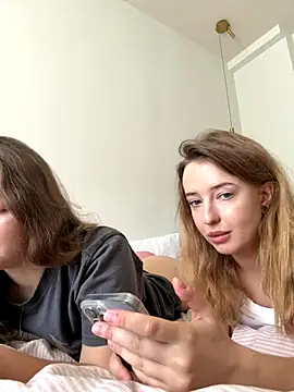 Snapshot of Nura_n_Sarah chatting on September 26, 4:32 am Nura n Sarah online show from September 26, 4:32 am