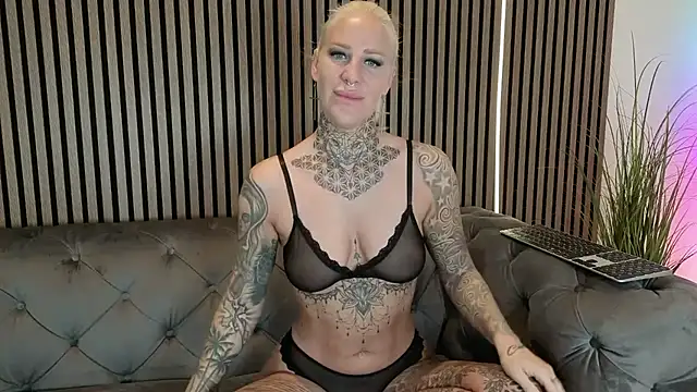 Lara-CumKitten online show from July 19, 9:11 am