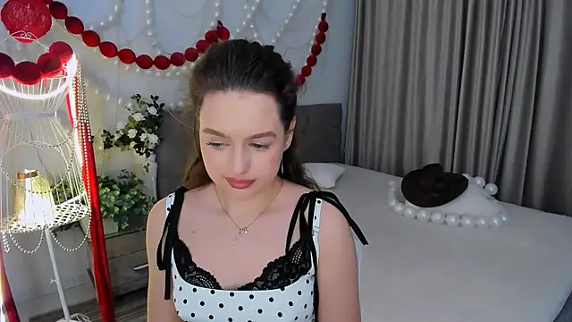 MiracleCurly online show from March 22, 10:10 am