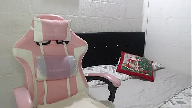 jade04 roberts online show from November 18, 12:11 am