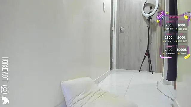 Snapshot of loverubii chatting on October 18, 3:53 am loverubii online show from October 18, 3:53 am