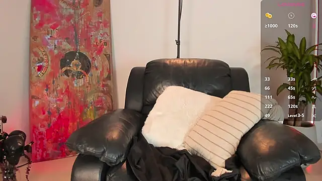 Snapshot of ninaa_sky chatting on September 25, 1:37 am ninaa sky online show from September 25, 1:37 am