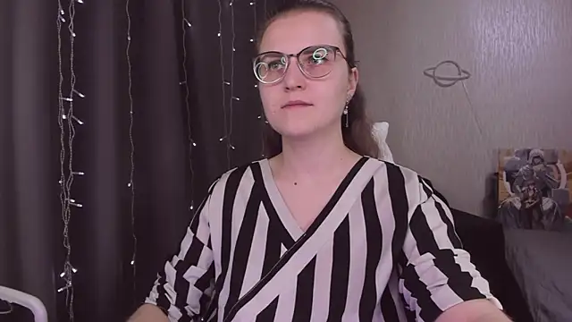 Snapshot of MissBrightShine chatting on November 1, 12:20 pm MissBrightShine online show from November 1, 12:20 pm