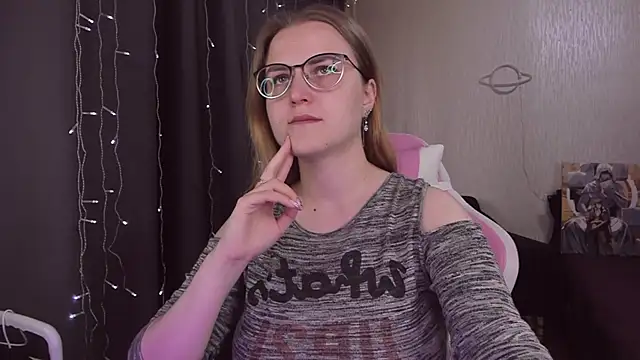 Snapshot of MissBrightShine chatting on September 19, 11:53 am MissBrightShine online show from September 19, 11:53 am