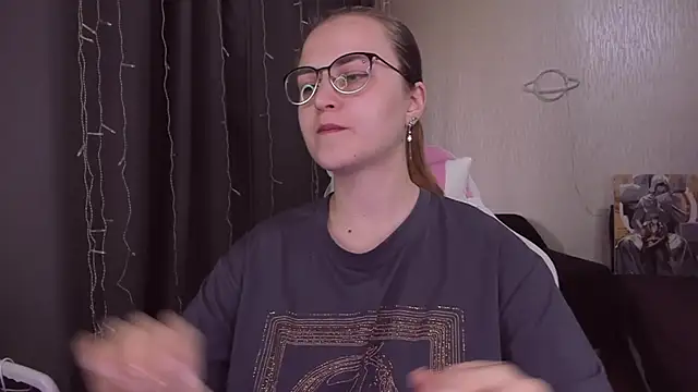 Snapshot of MissBrightShine chatting on September 21, 12:04 pm MissBrightShine online show from September 21, 12:04 pm