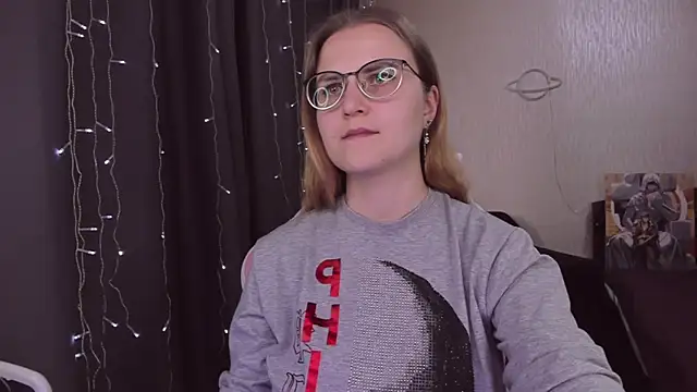 Snapshot of MissBrightShine chatting on October 4, 11:49 am MissBrightShine online show from October 4, 11:49 am