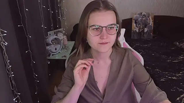 Snapshot of MissBrightShine chatting on October 21, 10:52 am MissBrightShine online show from October 21, 10:52 am