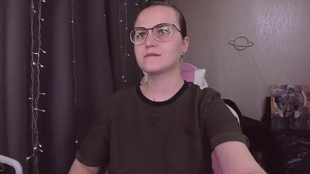 Snapshot of MissBrightShine chatting on October 26, 11:16 am MissBrightShine online show from October 26, 11:16 am