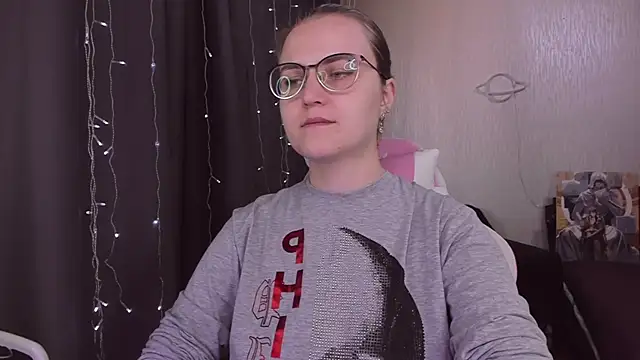 Snapshot of MissBrightShine chatting on September 30, 10:54 am MissBrightShine online show from September 30, 10:54 am