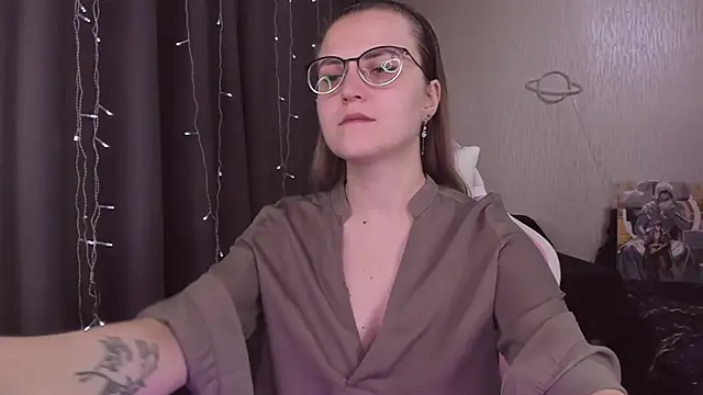 Snapshot of MissBrightShine chatting on October 25, 11:07 am MissBrightShine online show from October 25, 11:07 am